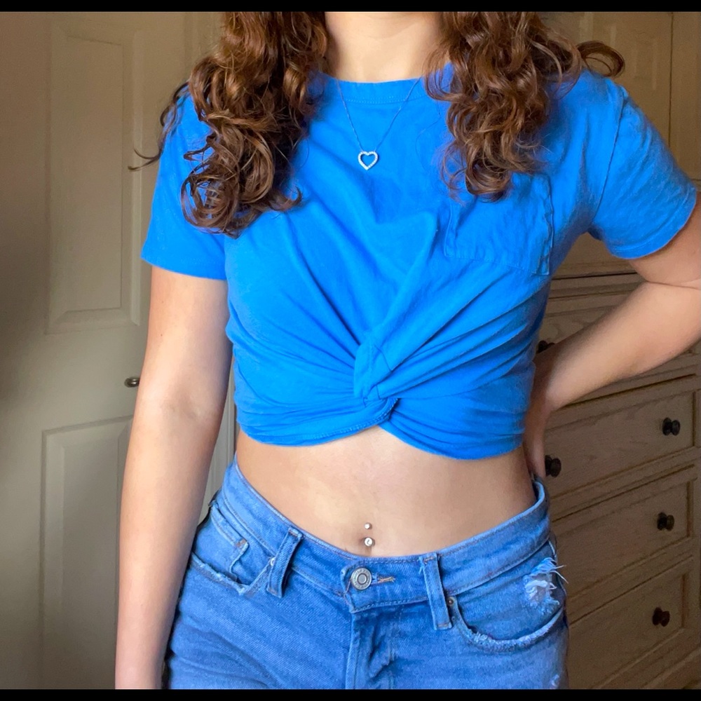 Forever 21 cropped tee🦋💙